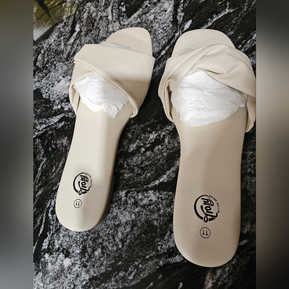 Tray Cream Slide Sandals